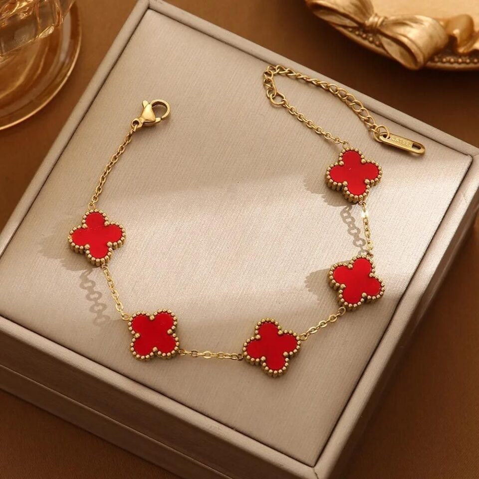 Red Clover Charm Bracelet (Gold)