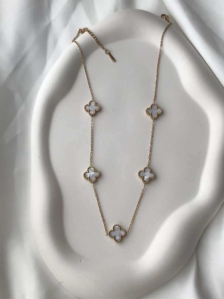 White Clover Charm Necklace (Gold)