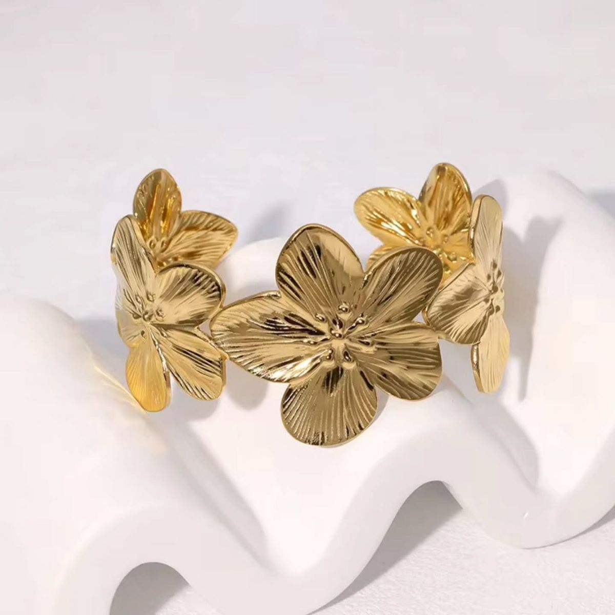 Flower Handcuff Gold